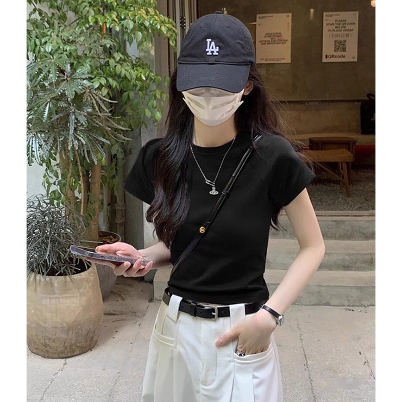 黑色圆领正肩短袖t恤女