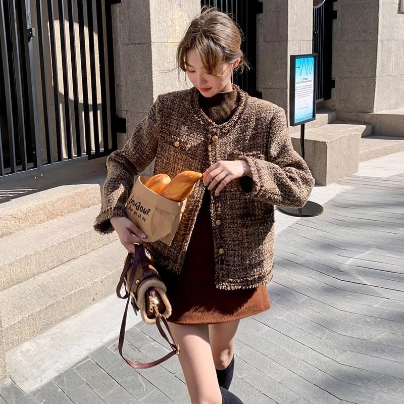 短款复古咖色小香风外套女