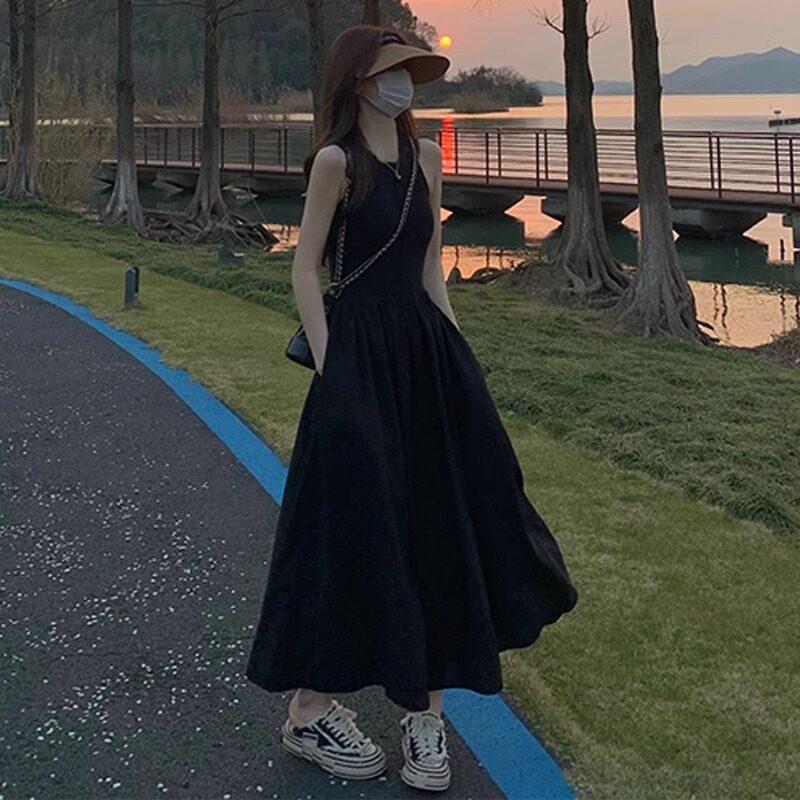 黑色背心吊带连衣裙女