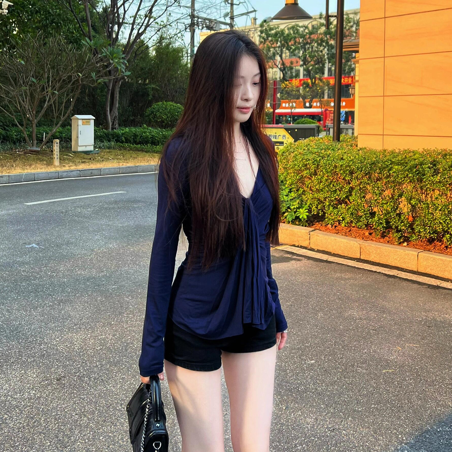 辣妹风V领长袖T恤女飘带褶皱上衣