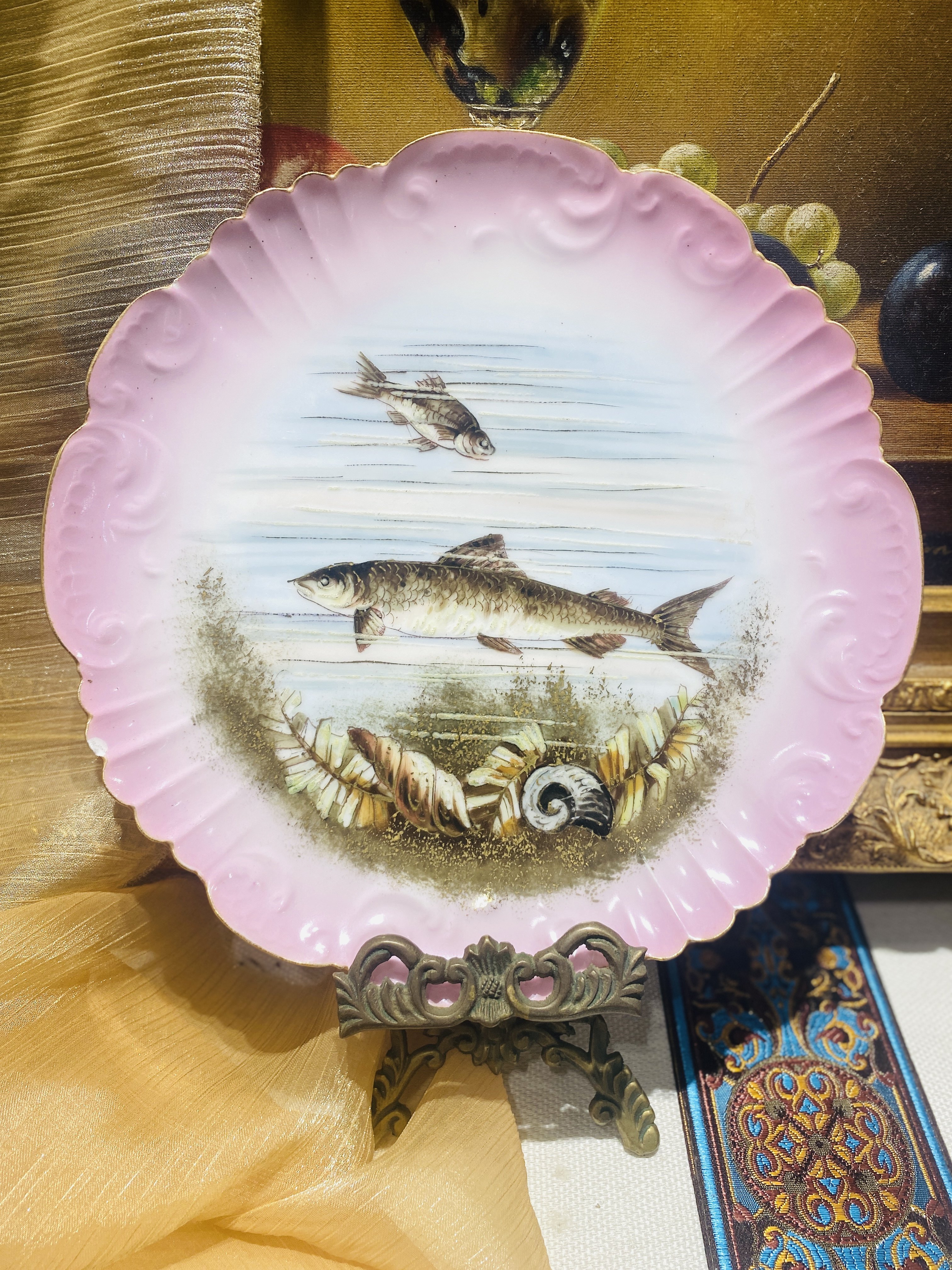 特价法国利摩日粉色鎏金鱼盘装饰盘