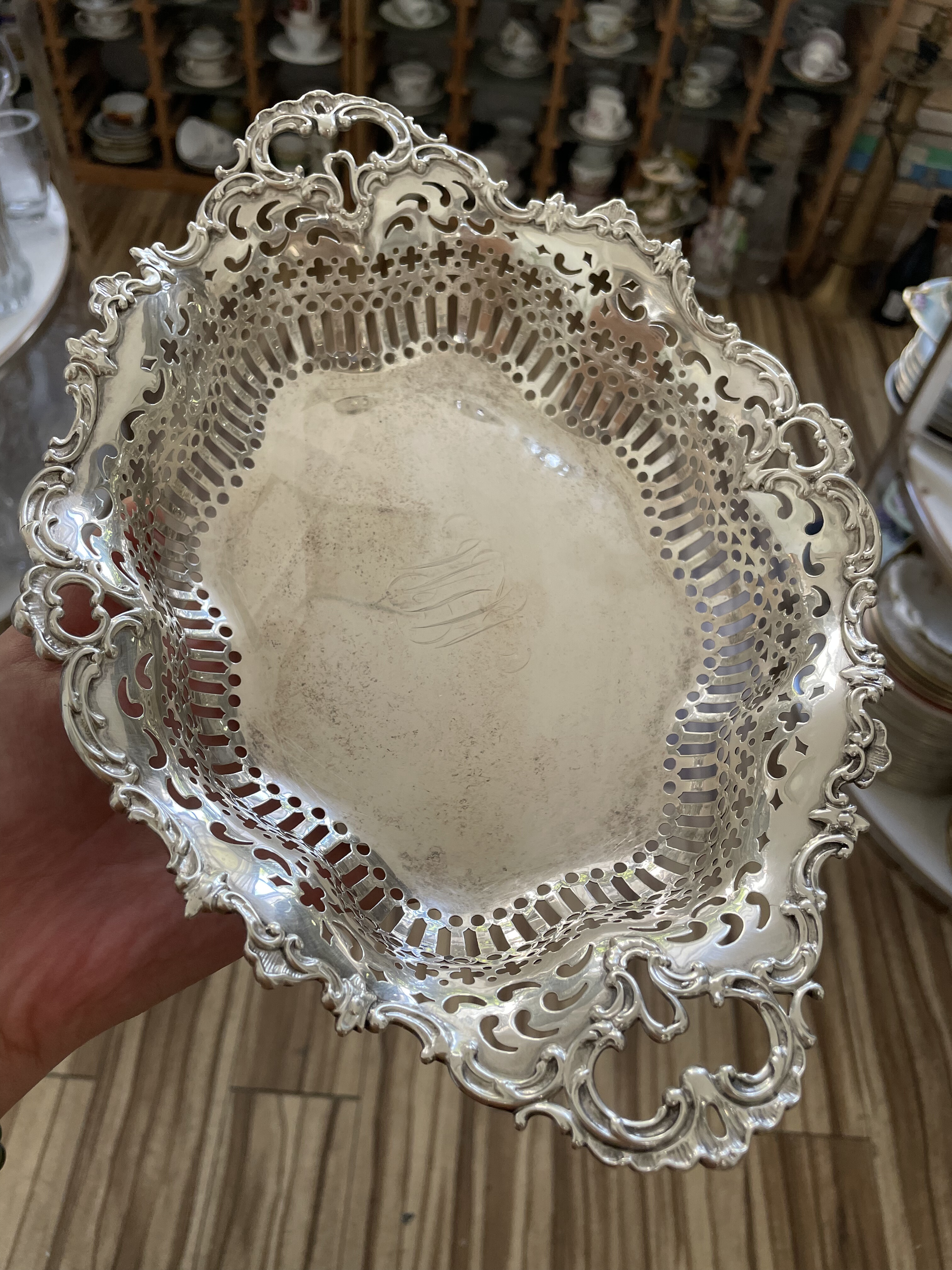 罗杰.威廉姆斯银器公司镂空大号纯银果碗