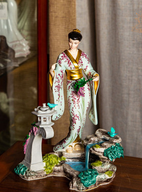 紫藤花公主陶瓷欧式风中古摆件