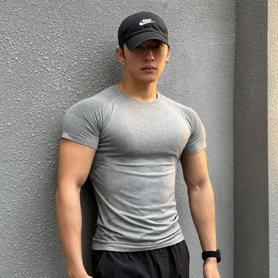破冰鲨鱼纹美式修身运动t恤男