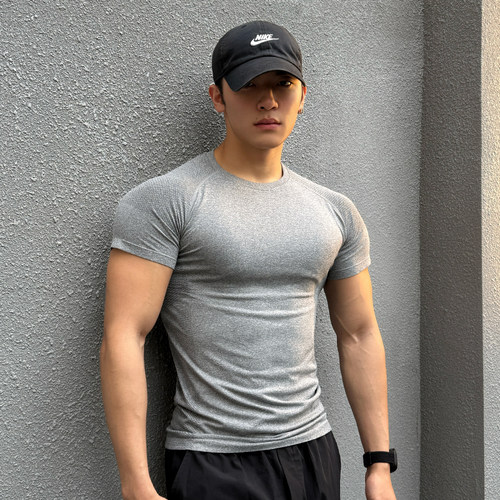 破冰鲨鱼纹美式修身运动t恤男