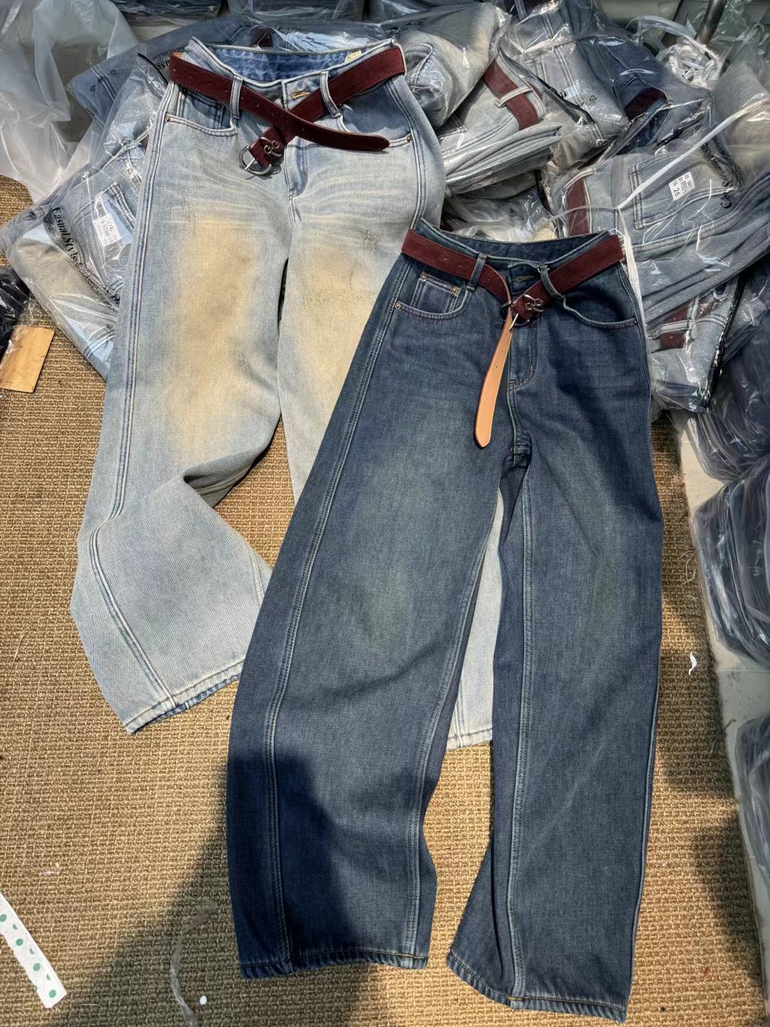 高端欧货高腰阔腿加绒牛仔裤女2025冬季复古做旧显瘦窄版直筒裤子