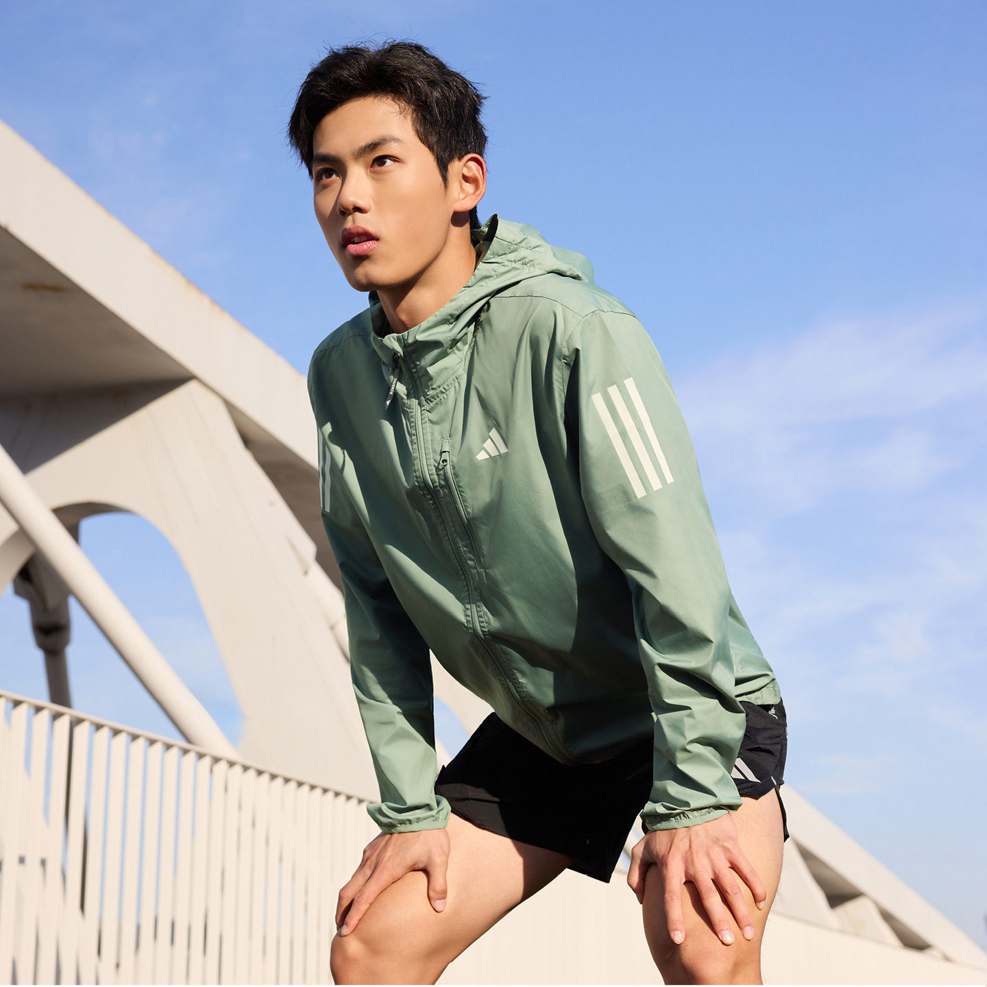 正品Adidas阿迪达斯防风衣男士新款户外运动健身连帽休闲夹克外套
