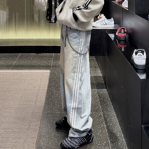 Adidas阿迪达斯三叶草男裤三条纹阔腿运动水洗牛仔裤弯刀裤JY6292