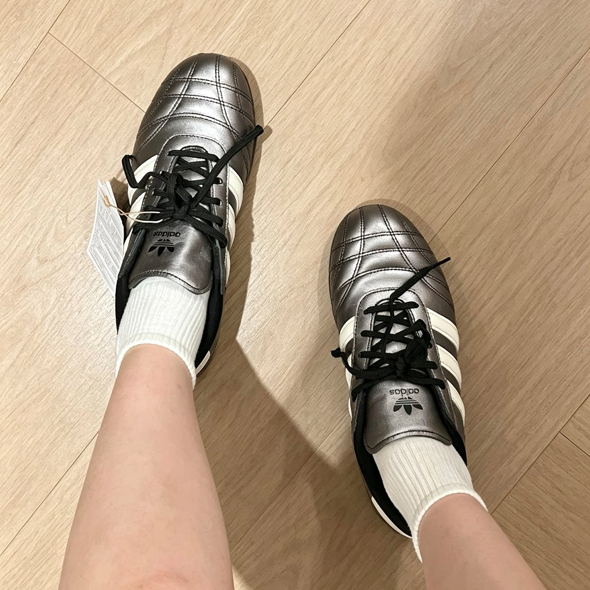 阿迪达斯正品女薄底休闲板鞋