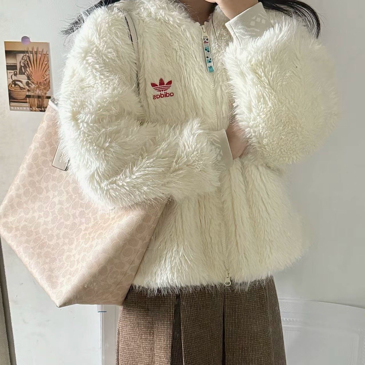 阿迪达斯三叶草人造毛皮女外套
