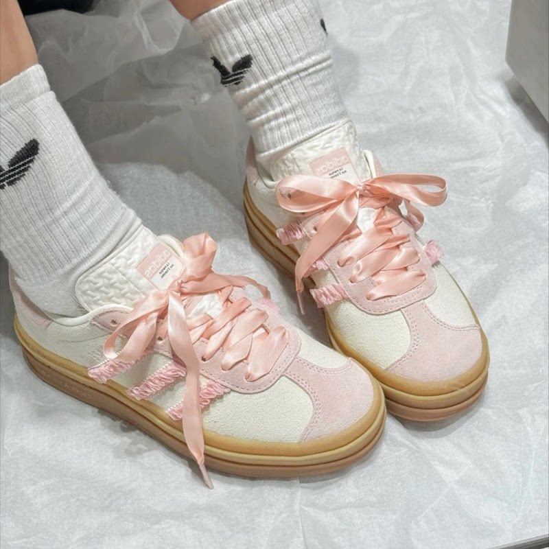 Adidas校园少女粉甜美复古薄底鞋