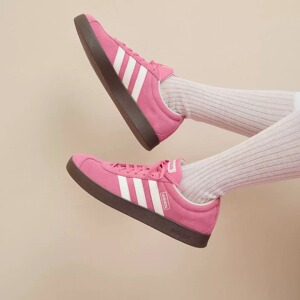 adidas阿迪达斯草莓熊粉复古板鞋女款生胶底休闲运动鞋百搭德训鞋