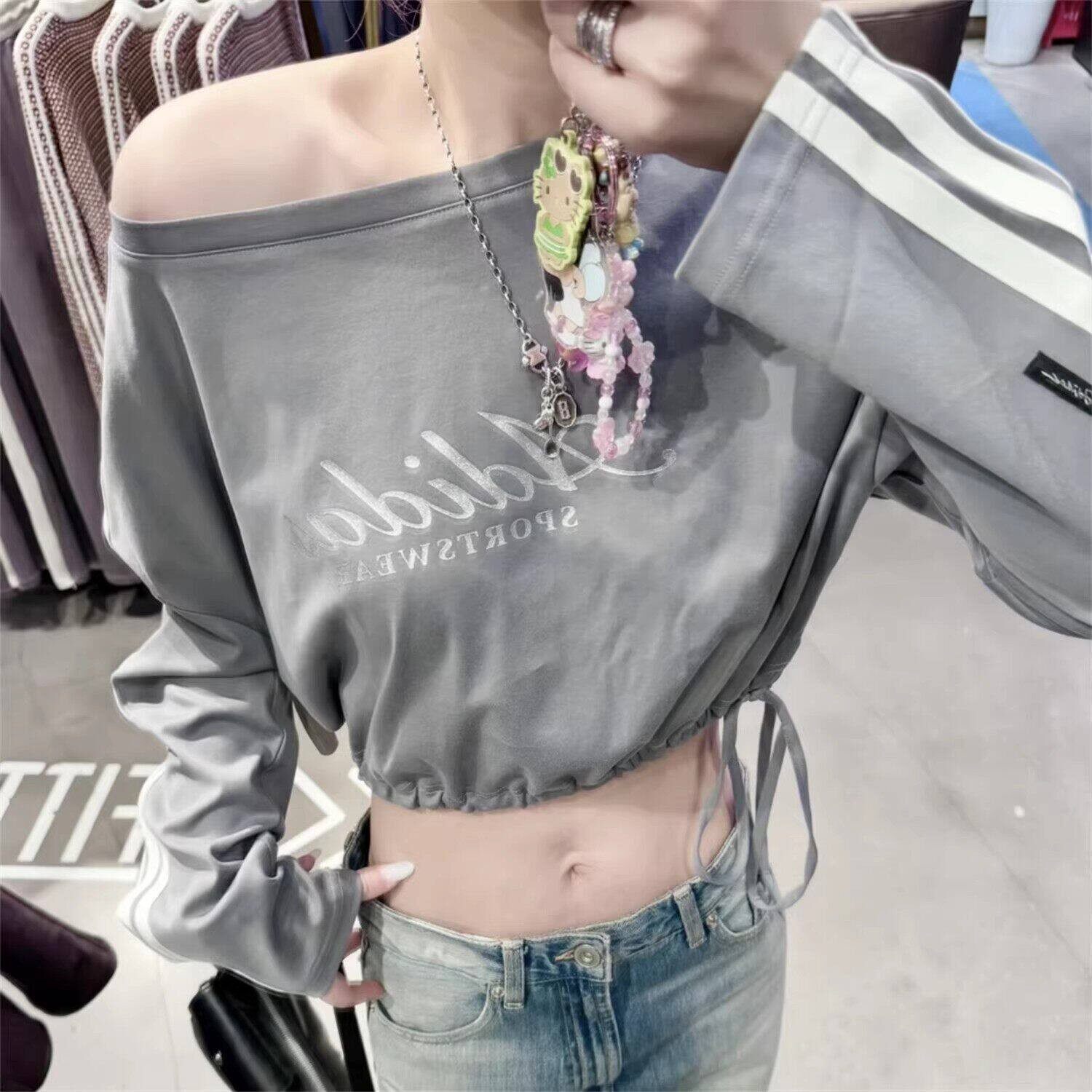 阿迪达斯女子短款收潮流上衣