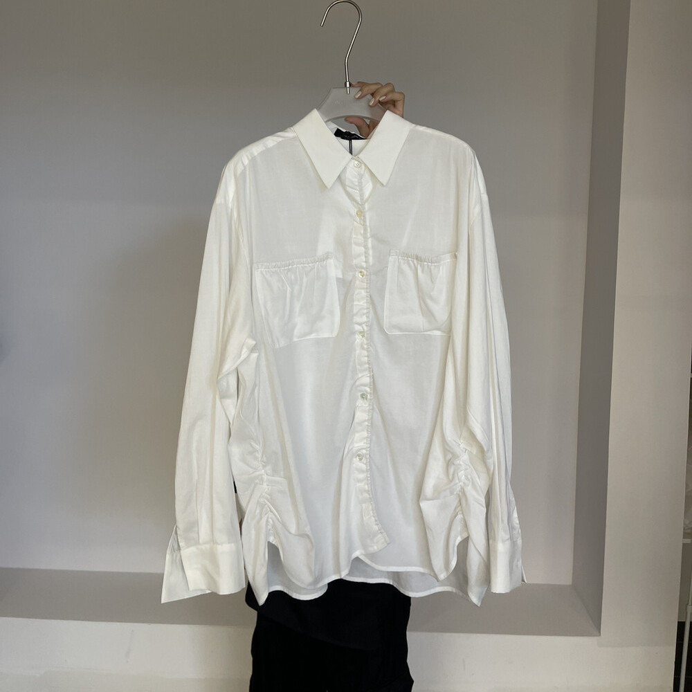 简约百搭设计款白色衬衫