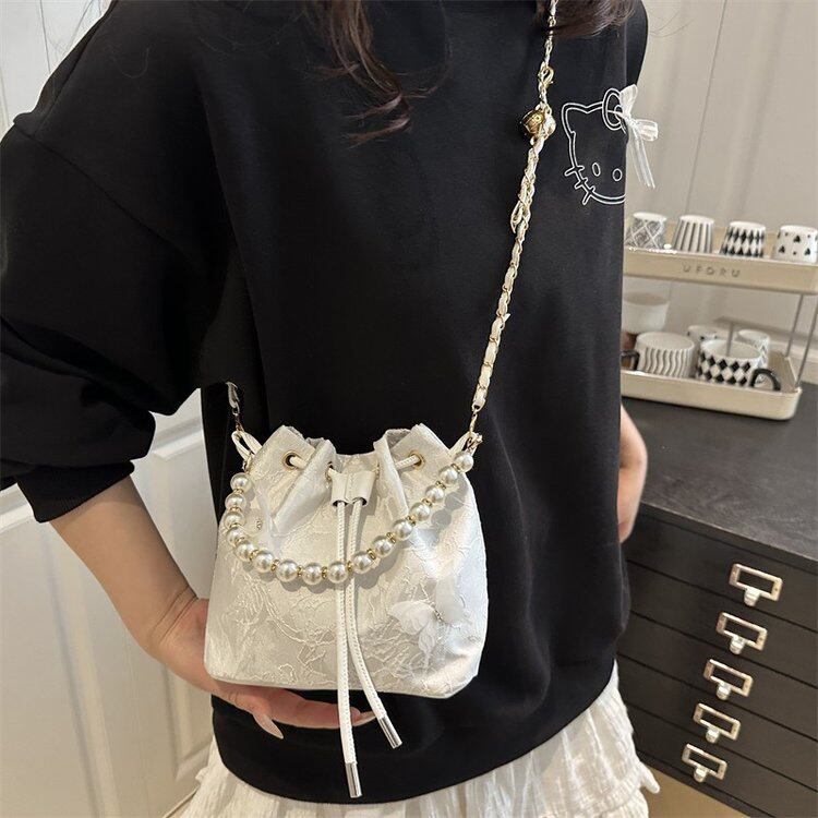 手拎新中式包包女2025夏季新款国风绣花时尚水桶包百搭斜挎包