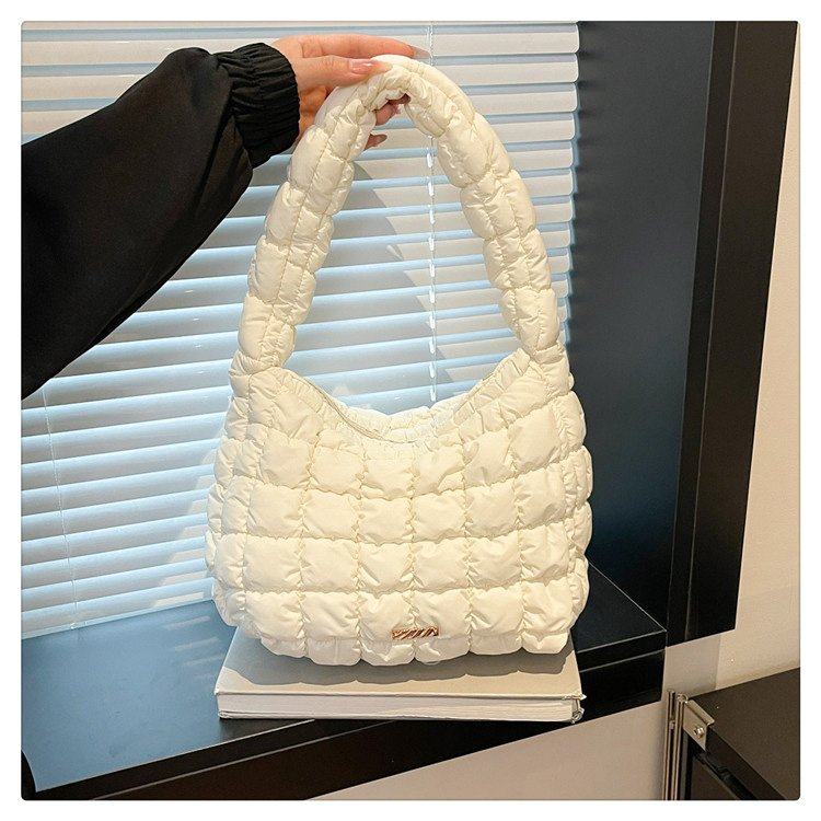 韩国新款女小众云朵托特包软绵绵褶皱单肩包高级腋下包饺子包,箱包皮具/热销女包/男包,通用款女包,淘宝优惠券,粉丝福利购,淘宝优惠卷