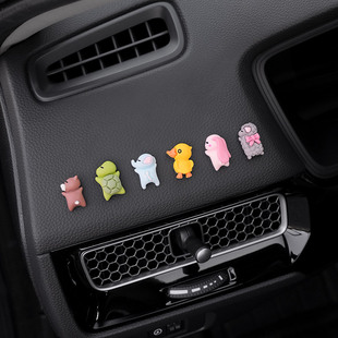车载饰品汽车迷你小摆件治愈系可爱中控台屏幕趴趴公仔电动车装饰
