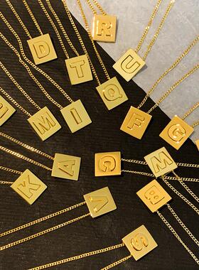 金色小金砖方块牌字母黄铜项链配饰女轻奢小众锁骨链颈链新款