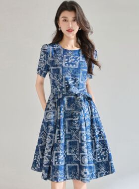 2026夏季精致重工刺绣盘花收腰系带显瘦A字连衣裙25762