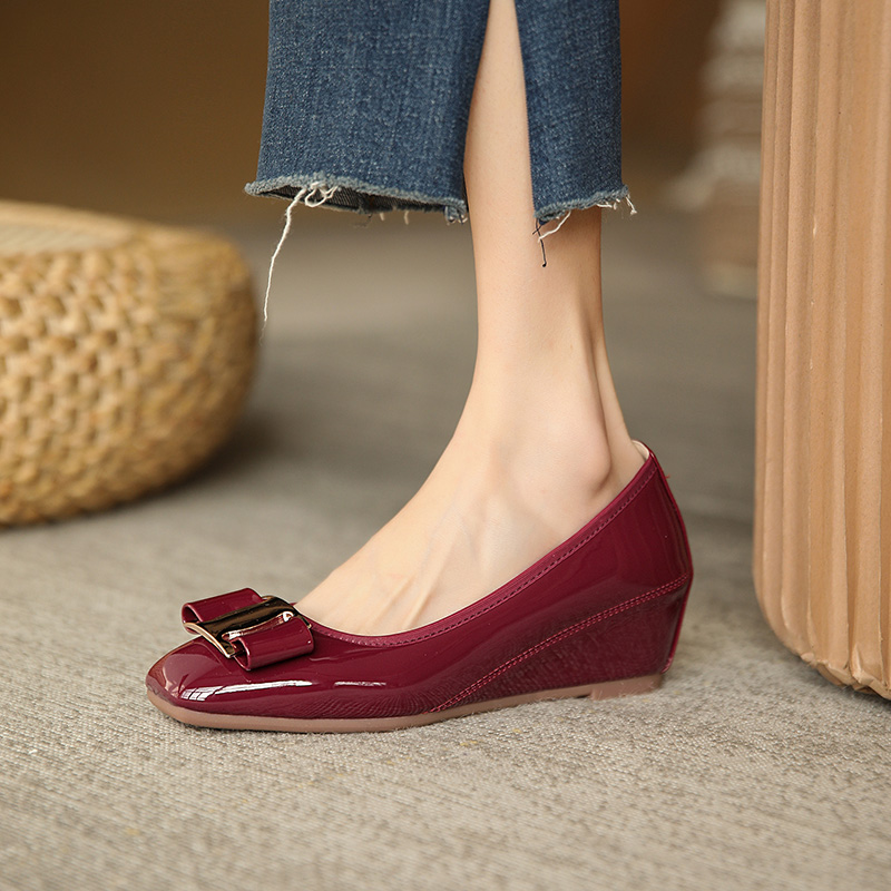 方头34小码内增高豆豆鞋女蝴蝶结中跟酒红色软底单鞋坡跟蛋卷瓢鞋