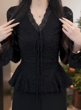 高级感黑色系带蕾丝打底衫女士春季新款洋气减龄内搭收腰显瘦上衣
