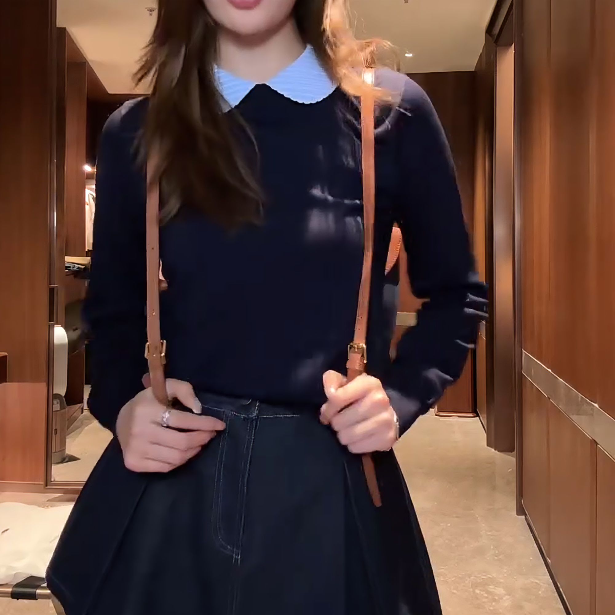【鞠婧祎同款】深蓝色娃娃领拼接针织衫修身短款上衣修身打底毛衣