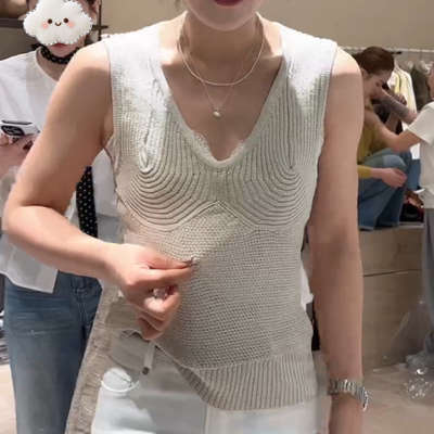 温柔韩系风V领无袖针织背心女2026新款米色修身叠穿百搭吊带上衣