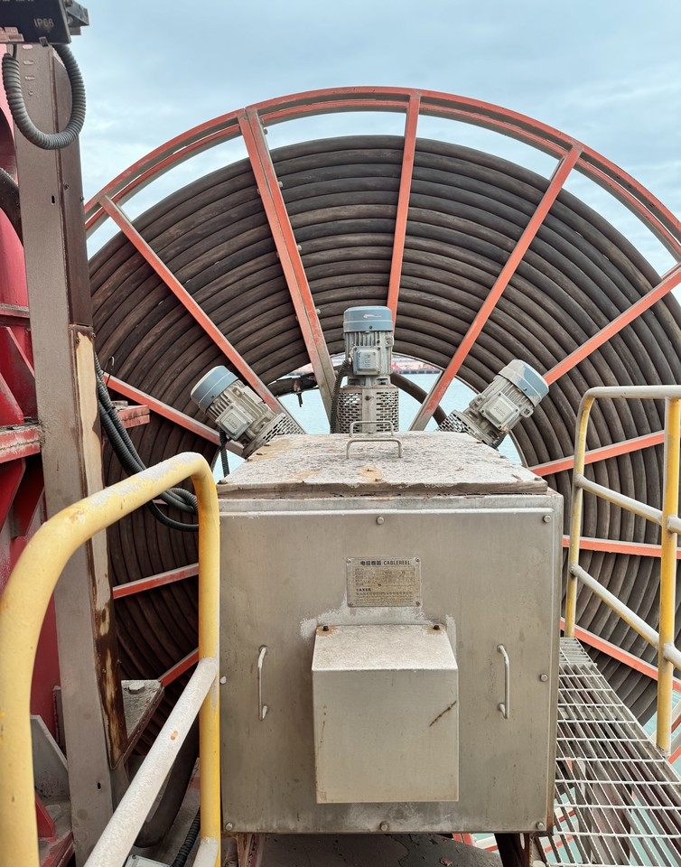 2月3日湛江变卖一台轨道移动式多节螺旋卸船机、一台中转系统控制系统、一台烘干机、七个粉料筒仓及地基网络拍卖公告