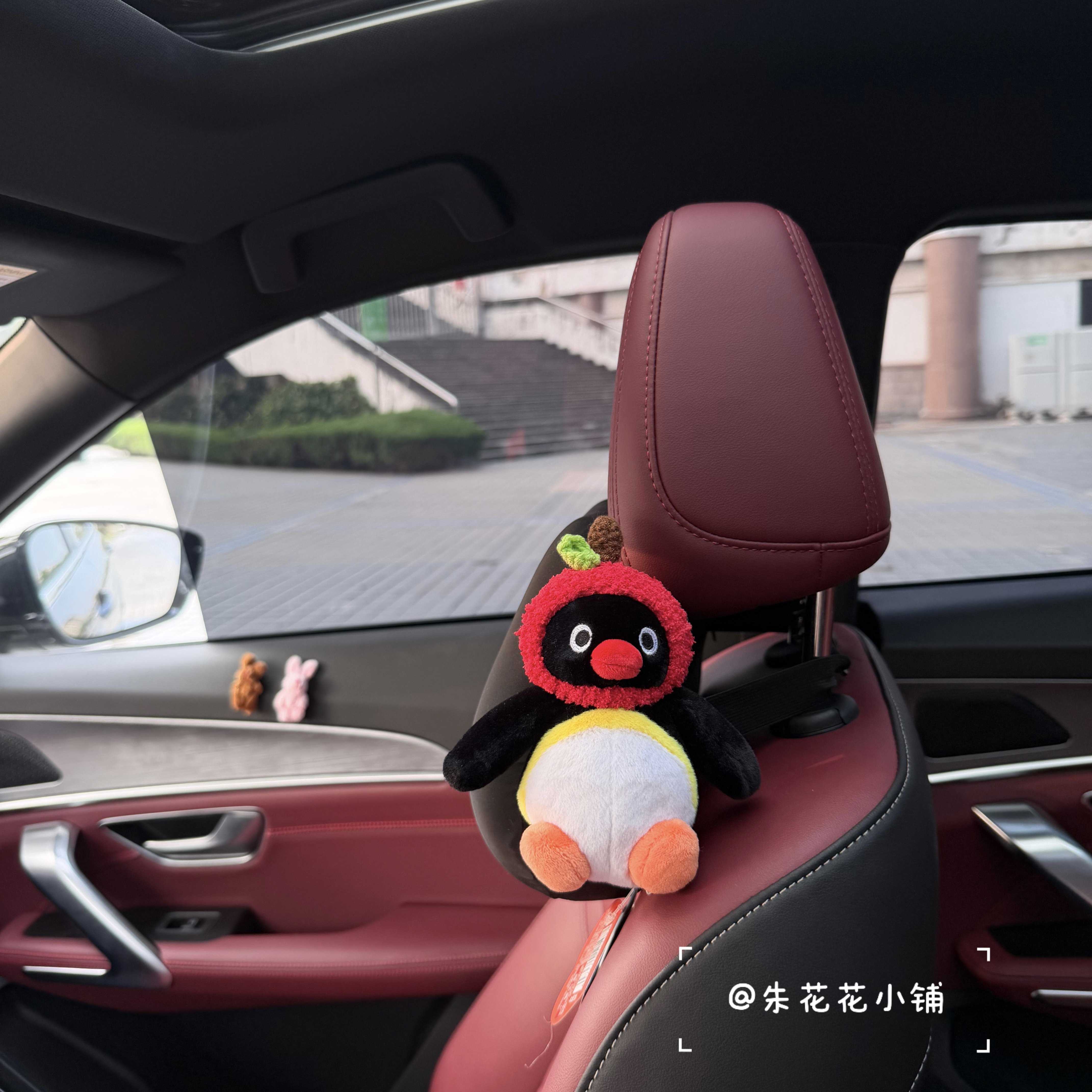 正版pingu企鹅汽车头枕毛绒玩偶车载座椅护颈枕可爱车内装饰品