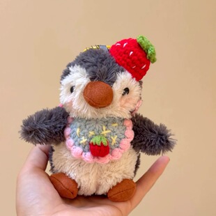 可爱草莓围兜花生企鹅毛茸茸玩偶公仔包挂件钥匙扣车挂送女生礼物