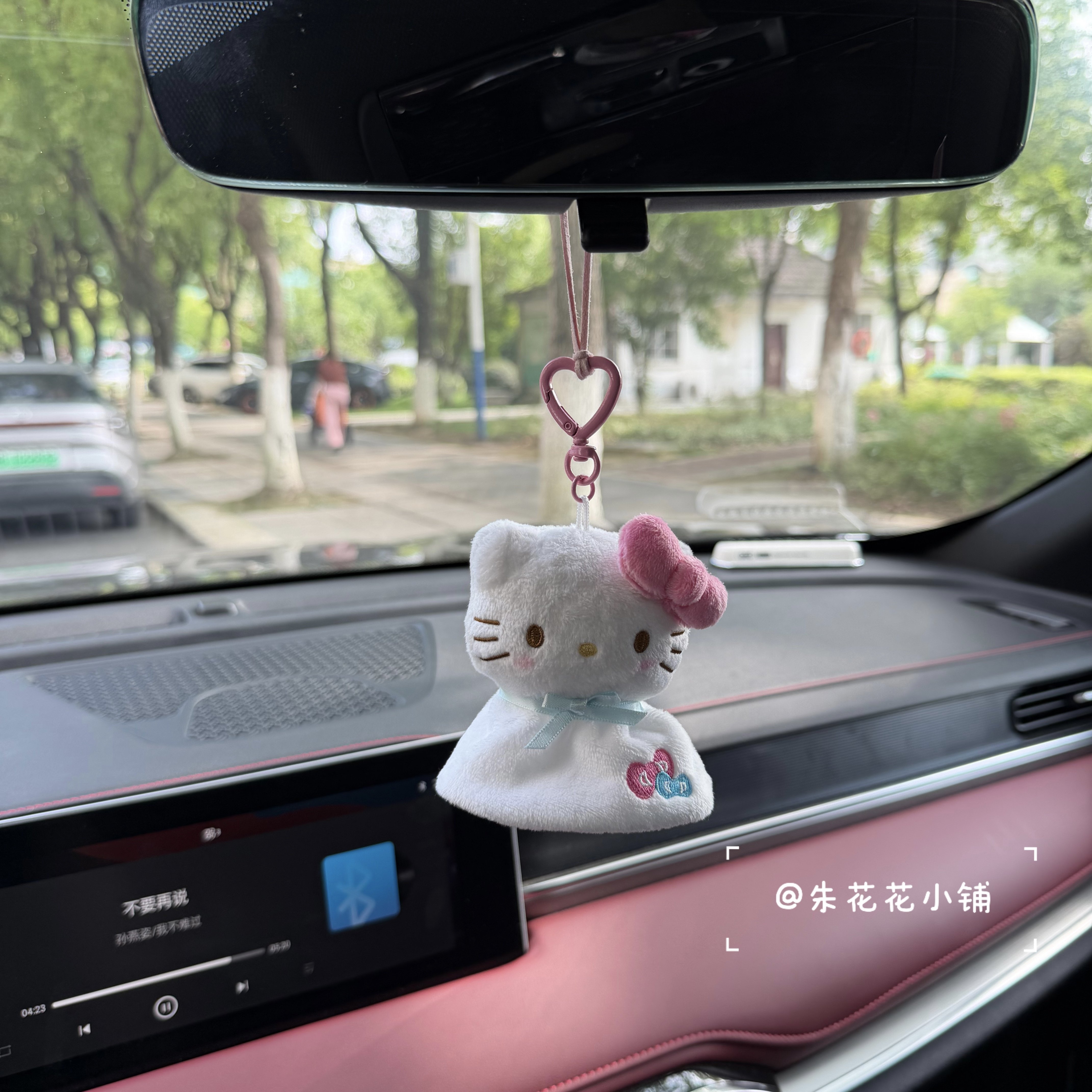 晴天娃娃HelloKitty凯蒂猫汽车钥匙扣挂件可爱毛绒车载后视镜挂饰