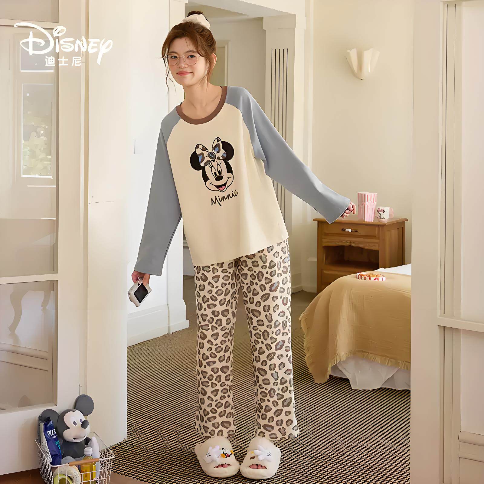 Disney/迪士尼秋冬季长袖带胸垫卡通大码印花舒适休闲家居服0189