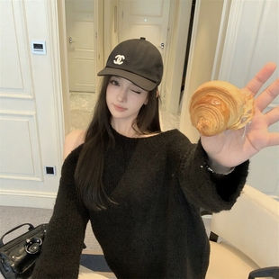 设计感休闲上衣 宽松针织衫 慵懒风黑色圆领露肩长袖 套头毛衣女冬季