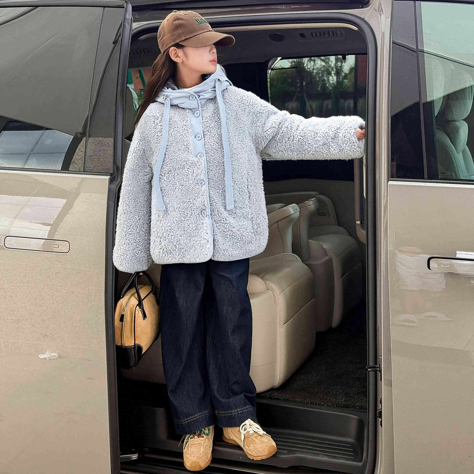 2025女童保暖洋气毛毛外套新款冬季女孩加厚上衣中大儿童连帽棉服