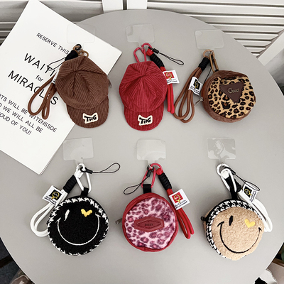 手机迷你零钱包结实耐用腕带手绳女款毛绒小包包高级感户外挂件防丢失旅行收纳包小吊绳手提挂绳短款耳机包