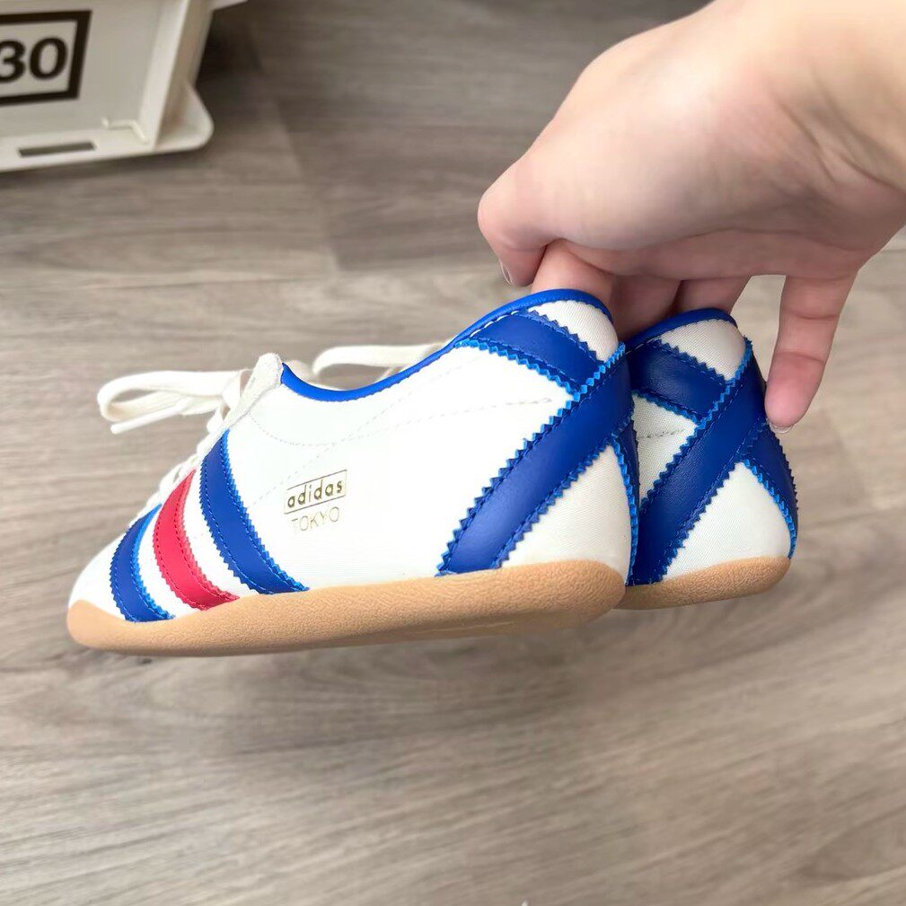 adidas阿迪达斯三叶草薄底运动鞋