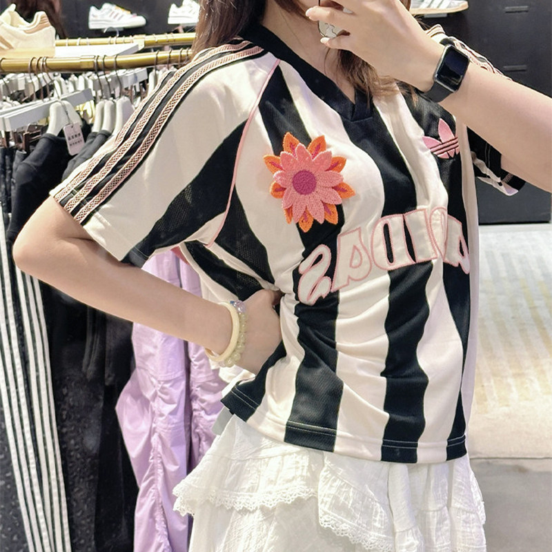 阿迪达斯三叶草女子短袖球衣