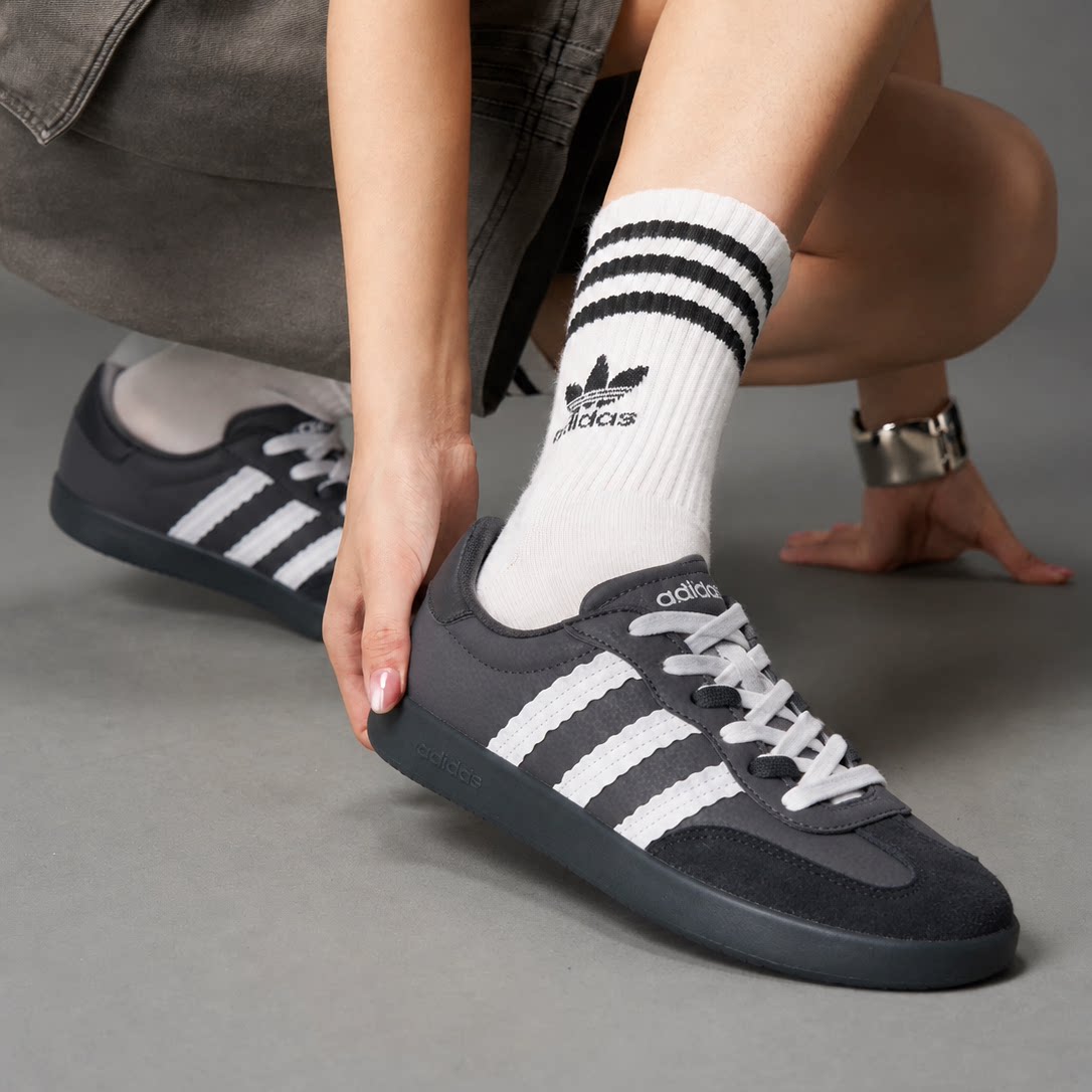 正品Adidas阿迪达斯运动休闲鞋女