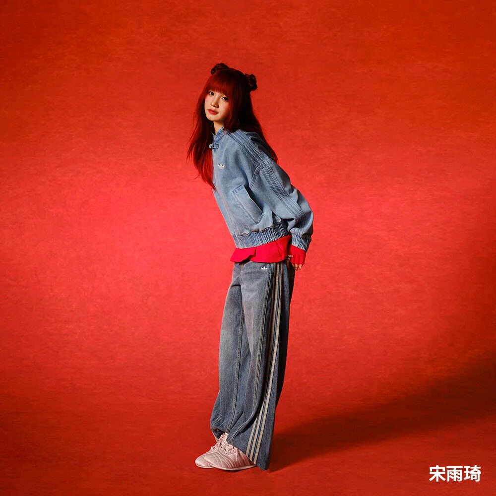 阿迪达斯女款复古宽松休闲牛仔裤