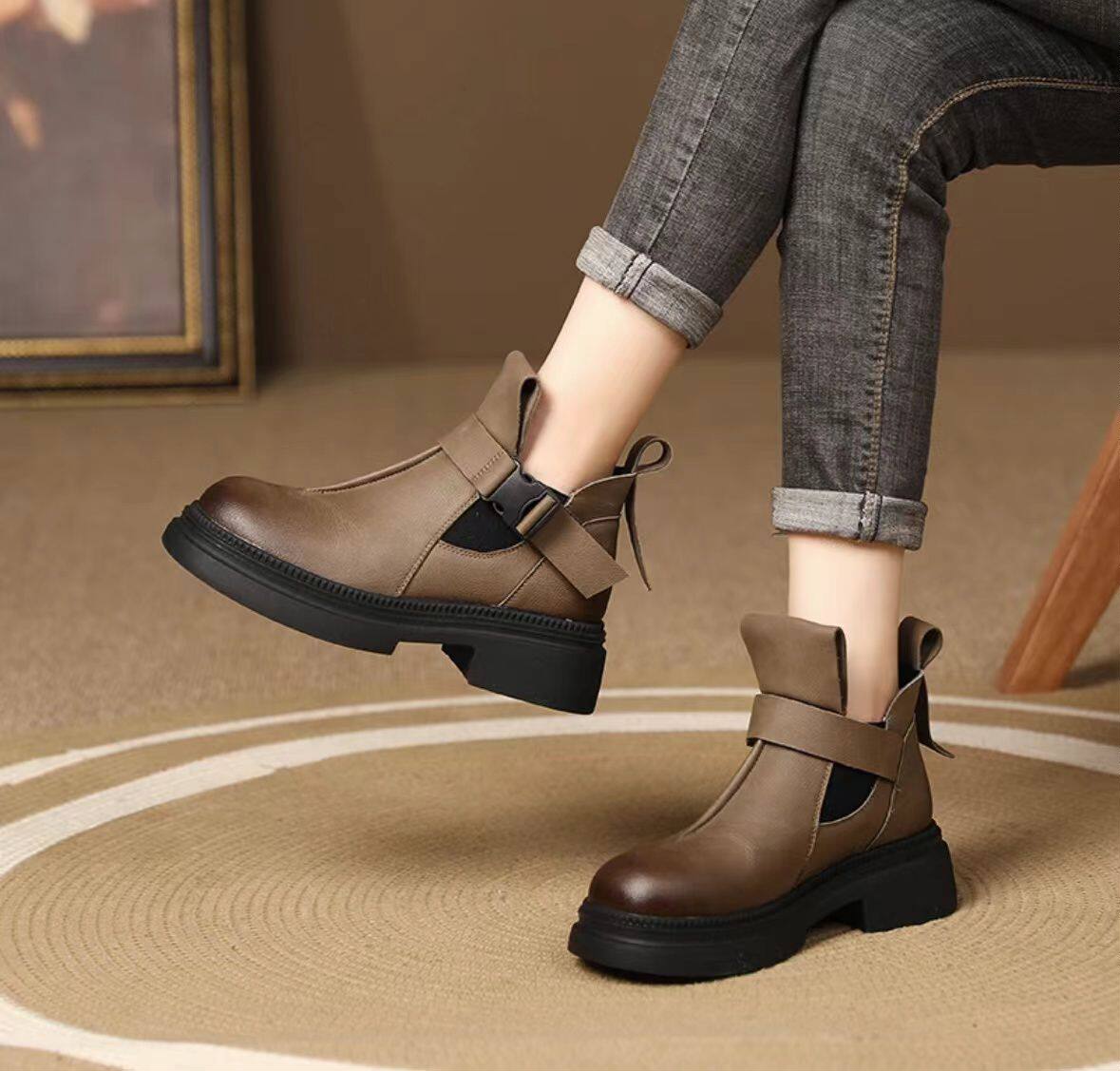 2024 가을 새로운 다목적  가죽 짧은 부츠 레트로 영국 스타일 캐주얼 스포츠 짧은 부츠 여성 두꺼운 밑창 마틴 부츠