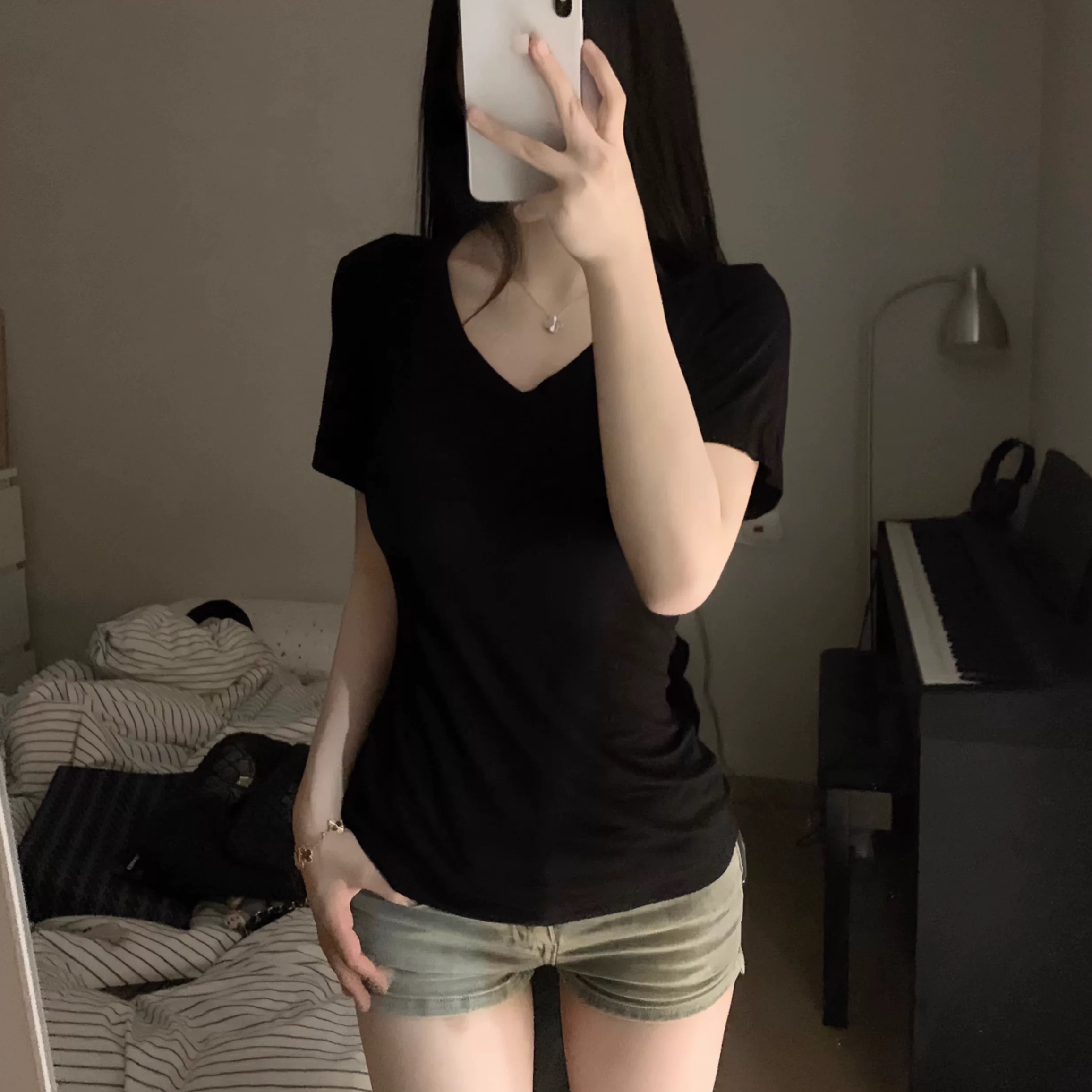 欧式正肩短袖女生t恤夏季v领夏日漂亮小众上衣修身穿搭纯欲体恤潮