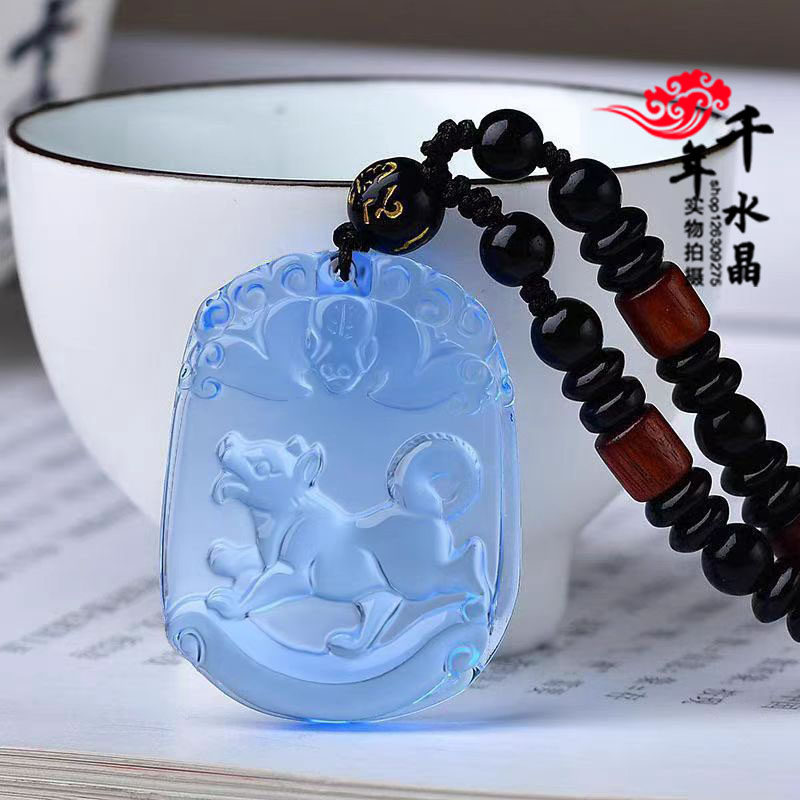 蓝水晶肖狗吊坠蓝晶石