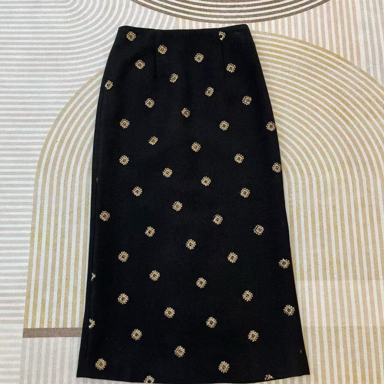 MOM上新重工钉珠高腰后开叉直筒裙一色半身裙（含5羊毛）DJ-S27