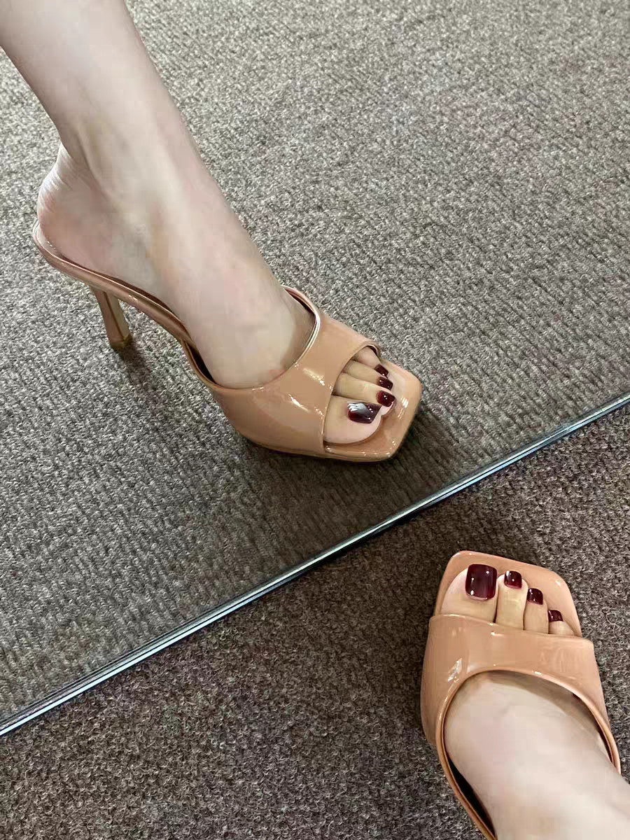绝绝子! 绝美好显白方头露趾裸一字拖