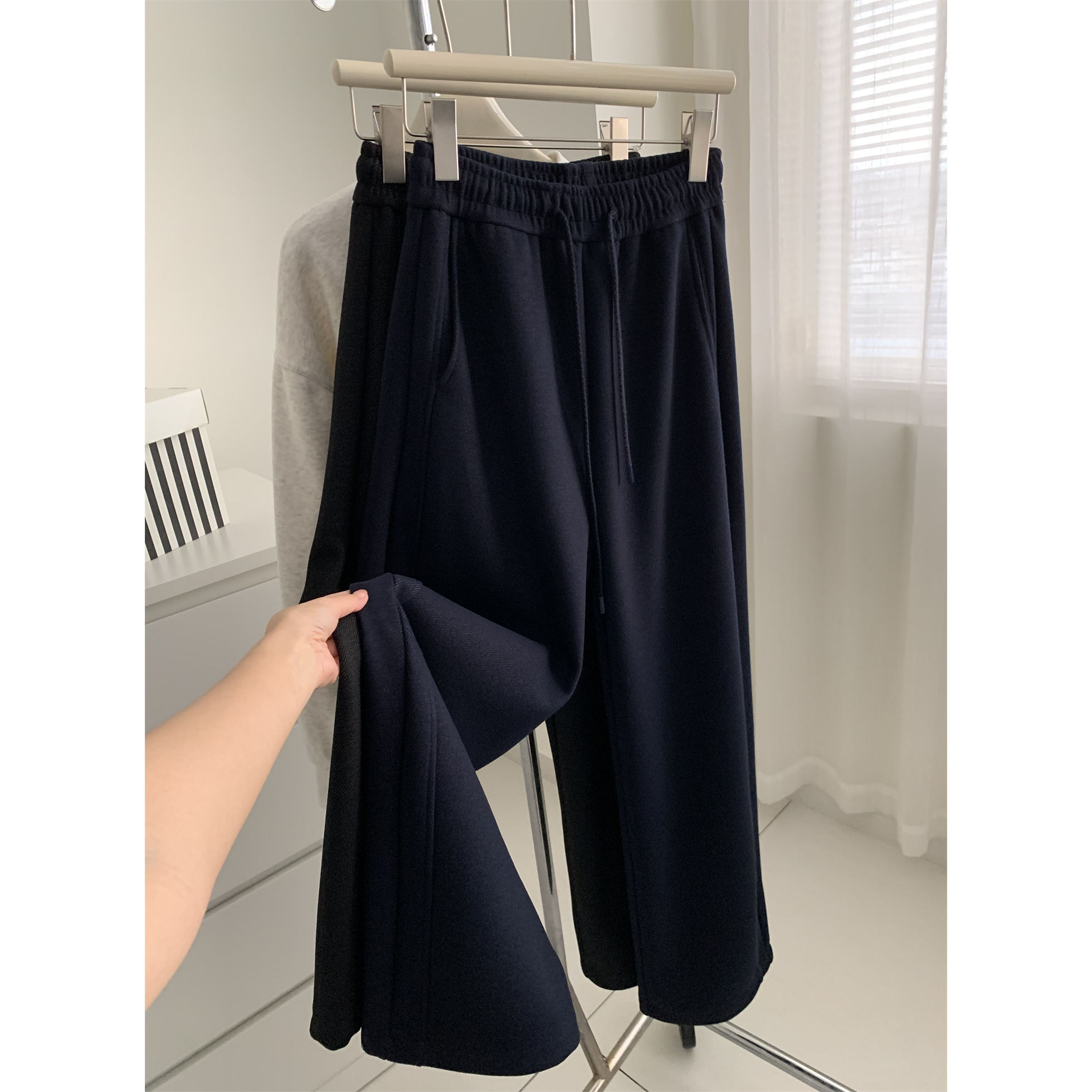 松弛感显瘦醋酸羊毛弯刀裤