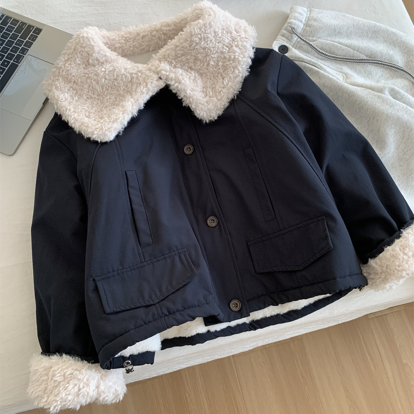 韩系减龄羊羔毛翻领派克服外套