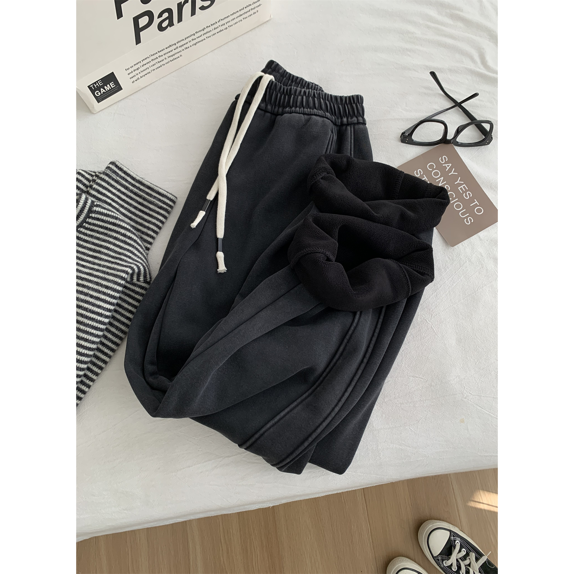 水洗做旧黑灰色加绒弯刀裤