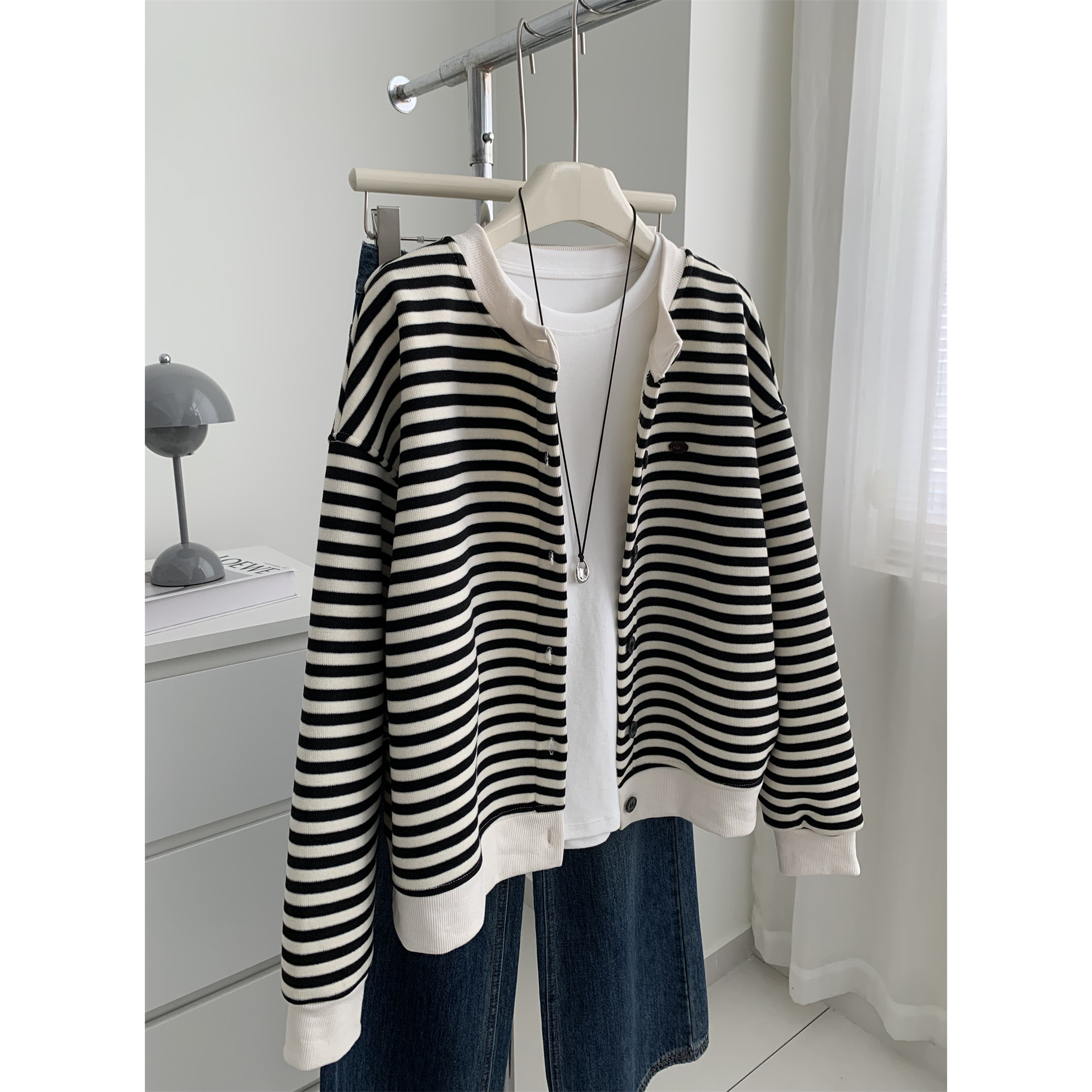 韩系复古黑米条纹加绒卫衣外套