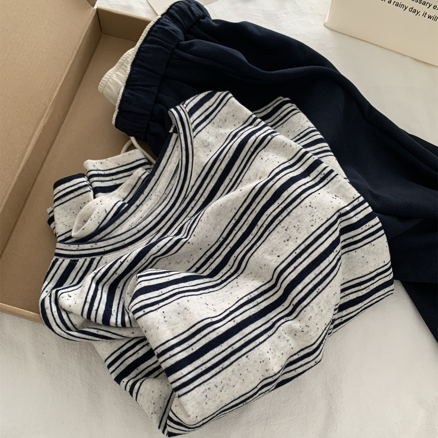 松弛感韩系杂点条纹长袖T恤