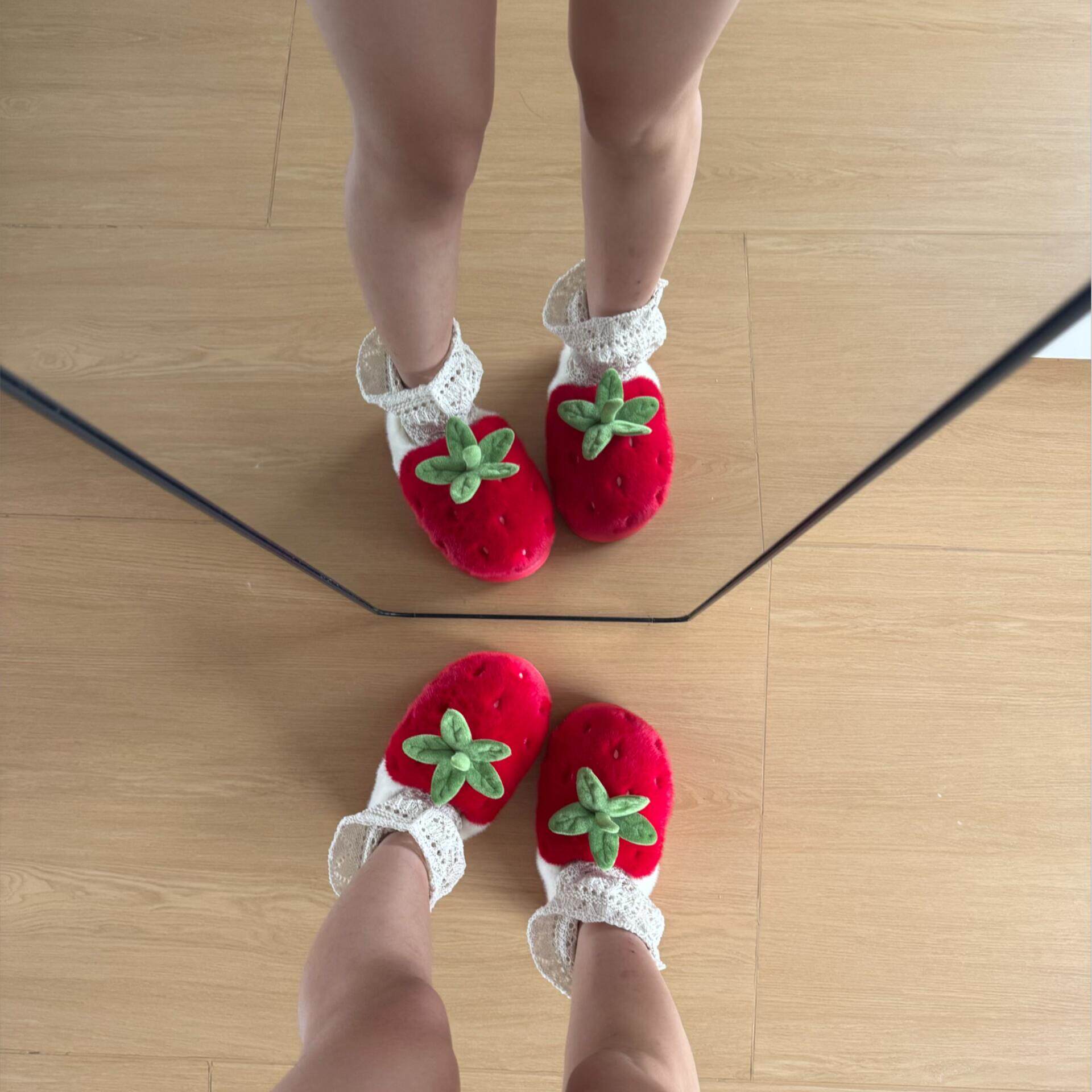 可爱草莓毛绒棉拖鞋女冬季2025保暖家居室内厚底踩屎感防滑毛毛鞋